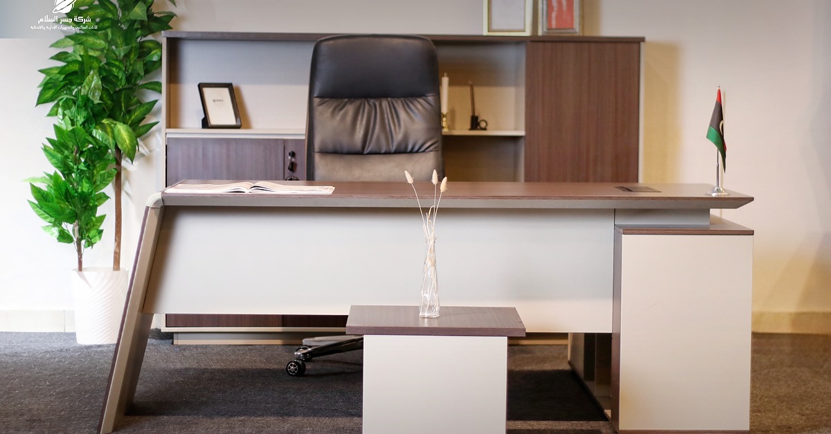 مكتب موظف